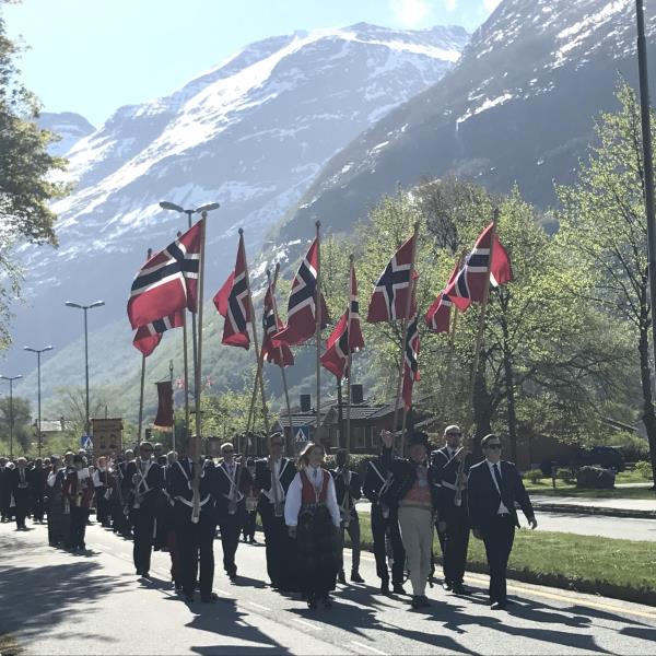 17. mai tog på Sunndalsøra
