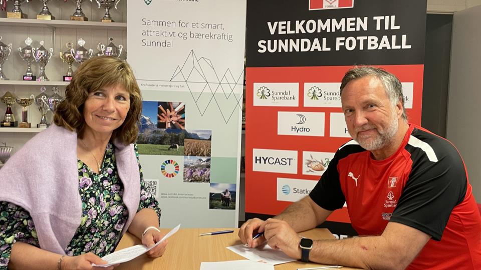Lenke til artikkel: Signerte samarbeidsavtale med Sunndal IL Fotball